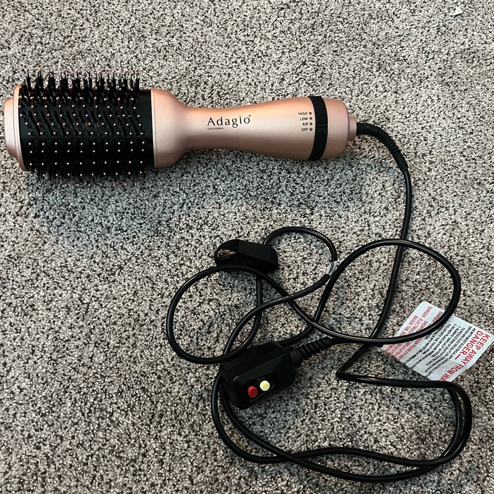 Adagio Blowout Brush